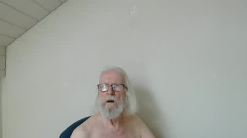 Snapshot of onanister chatting on June 16, 7:55 am Somewhere over the rainbow online show from June 16, 7:55 am