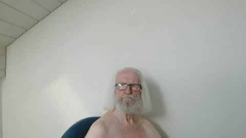 Snapshot of onanister chatting on June 20, 6:38 am Somewhere over the rainbow online show from June 20, 6:38 am