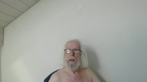 Snapshot of onanister chatting on June 24, 7:07 am Somewhere over the rainbow online show from June 24, 7:07 am