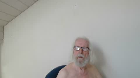 Snapshot of onanister chatting on June 30, 7:31 am Somewhere over the rainbow online show from June 30, 7:31 am