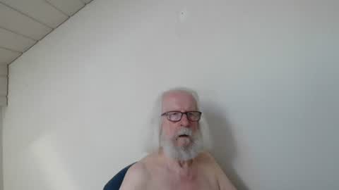 Snapshot of onanister chatting on July 6, 7:05 am Somewhere over the rainbow online show from July 6, 7:05 am
