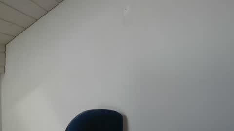Snapshot of onanister chatting on July 10, 7:12 am Somewhere over the rainbow online show from July 10, 7:12 am