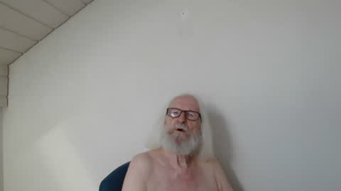 Snapshot of onanister chatting on July 13, 7:00 am Somewhere over the rainbow online show from July 13, 7:00 am