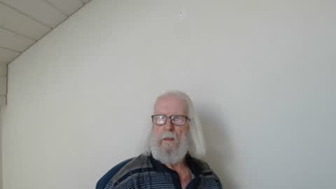 Snapshot of onanister chatting on July 23, 8:34 am Somewhere over the rainbow online show from July 23, 8:34 am