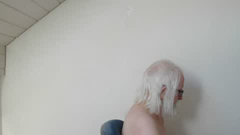 Snapshot of onanister chatting on July 24, 7:39 am Somewhere over the rainbow online show from July 24, 7:39 am