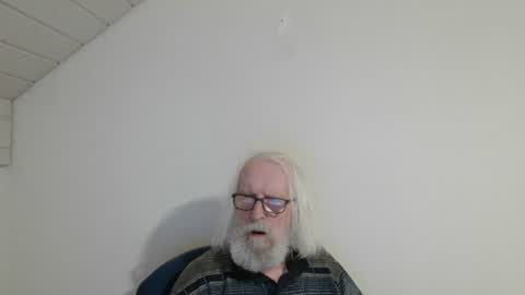 Snapshot of onanister chatting on July 26, 8:38 pm Somewhere over the rainbow online show from July 26, 8:38 pm