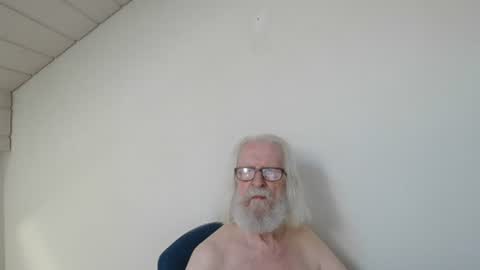 Snapshot of onanister chatting on July 31, 7:19 am Somewhere over the rainbow online show from July 31, 7:19 am