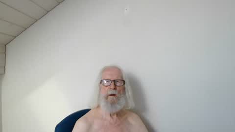 Snapshot of onanister chatting on August 3, 6:56 am Somewhere over the rainbow online show from August 3, 6:56 am