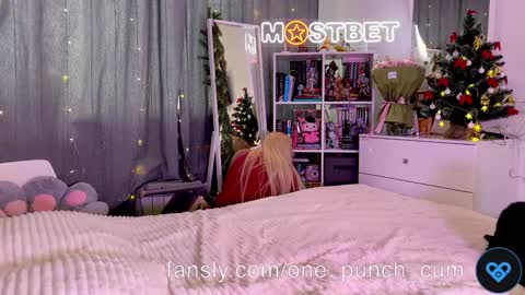 Snapshot of one_punch_cum chatting on December 31, 10:04 am couple Lu sexy chick in middle and Jimmyblonde our friend Brianglasses online show from December 31, 10:04 am