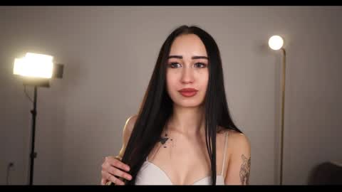 Mia online show from May 12, 6:43 am