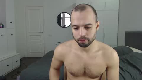 Snapshot of onebestlover chatting on February 10, 9:14 am onebestlover online show from February 10, 9:14 am