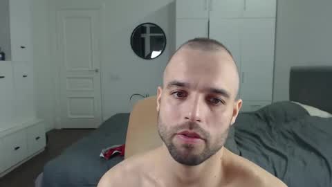 Snapshot of onebestlover chatting on February 10, 6:24 pm onebestlover online show from February 10, 6:24 pm