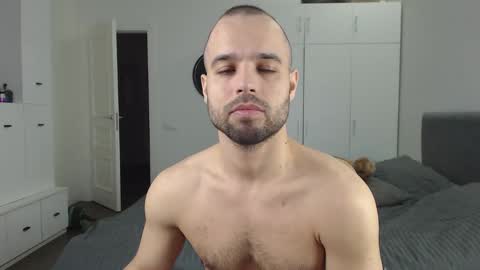 Snapshot of onebestlover chatting on February 14, 9:13 am onebestlover online show from February 14, 9:13 am