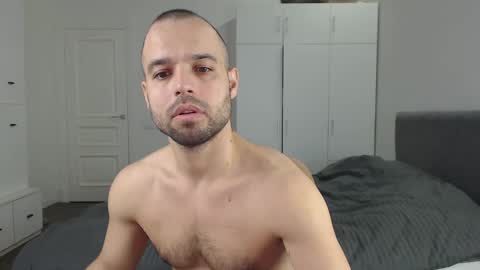 Snapshot of onebestlover chatting on February 17, 8:19 am onebestlover online show from February 17, 8:19 am