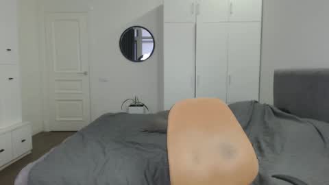 Snapshot of onebestlover chatting on February 18, 2:06 pm onebestlover online show from February 18, 2:06 pm