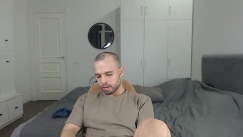 Snapshot of onebestlover chatting on February 18, 7:41 pm onebestlover online show from February 18, 7:41 pm