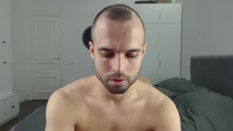 Snapshot of onebestlover chatting on February 23, 10:39 am onebestlover online show from February 23, 10:39 am