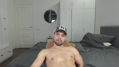 Snapshot of onebestlover chatting on February 26, 8:11 pm onebestlover online show from February 26, 8:11 pm