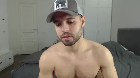 Snapshot of onebestlover chatting on February 28, 12:09 pm onebestlover online show from February 28, 12:09 pm