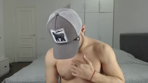 Snapshot of onebestlover chatting on March 6, 9:03 am onebestlover online show from March 6, 9:03 am