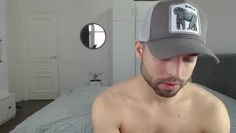 Snapshot of onebestlover chatting on March 7, 12:23 pm onebestlover online show from March 7, 12:23 pm