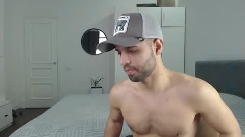 Snapshot of onebestlover chatting on March 9, 9:57 am onebestlover online show from March 9, 9:57 am