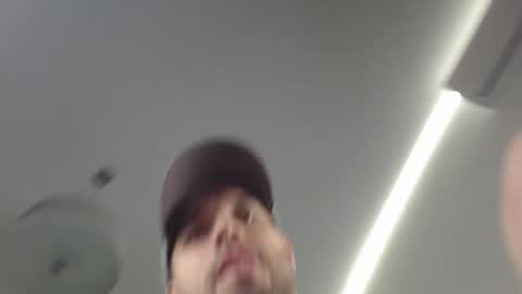 Snapshot of onebestlover chatting on March 11, 8:20 pm onebestlover online show from March 11, 8:20 pm