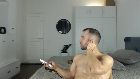 Snapshot of onebestlover chatting on October 16, 7:42 am onebestlover online show from October 16, 7:42 am