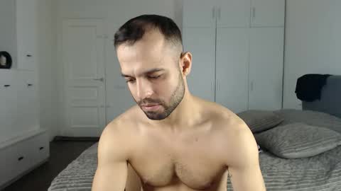 Snapshot of onebestlover chatting on October 17, 7:00 am onebestlover online show from October 17, 7:00 am