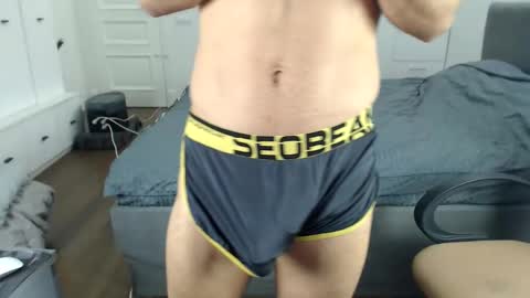 Snapshot of onebestlover chatting on December 5, 8:45 am onebestlover online show from December 5, 8:45 am