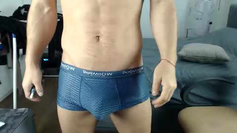 Snapshot of onebestlover chatting on December 15, 8:40 am onebestlover online show from December 15, 8:40 am