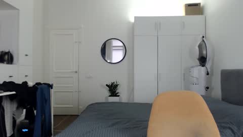 onebestlover online show from February 26, 8:57 am