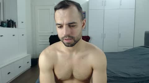 onebestlover online show from May 13, 7:39 am