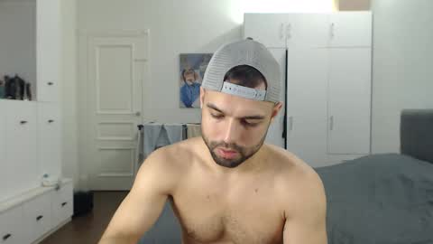 onebestlover online show from May 22, 7:59 am