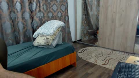 oneboy1x1 online show from November 29, 5:43 am