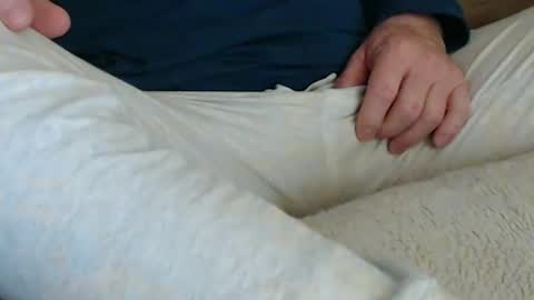 Snapshot of onehanglow chatting on February 16, 6:10 pm Butch online show from February 16, 6:10 pm