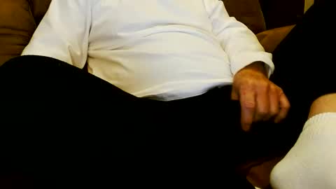 Snapshot of onehanglow chatting on November 27, 2:57 am Butch online show from November 27, 2:57 am