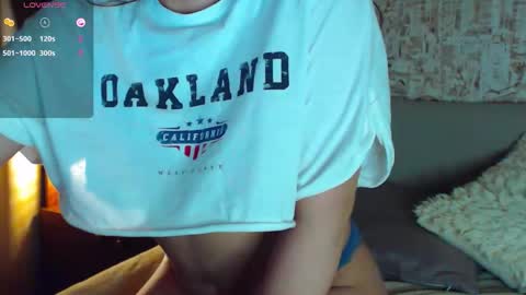 Snapshot of onehotbigass chatting on January 8, 2:25 am ONLINE online show from January 8, 2:25 am