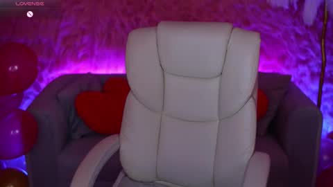 L A Y A online show from February 8, 2:09 pm