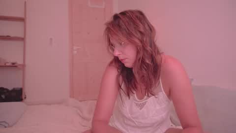 Snapshot of onelittlemermaid chatting on October 10, 9:25 pm Ariel online show from October 10, 9:25 pm