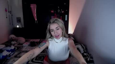 Snapshot of onemore_cum chatting on February 15, 8:02 am YIN MIGUEL online show from February 15, 8:02 am