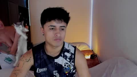 Snapshot of onemore_cum chatting on April 22, 2:51 pm YIN MIGUEL online show from April 22, 2:51 pm