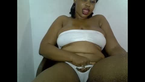 Snapshot of oneofdbestchubbygaloncb chatting on June 15, 3:36 pm oneofdbestchubbygaloncb online show from June 15, 3:36 pm