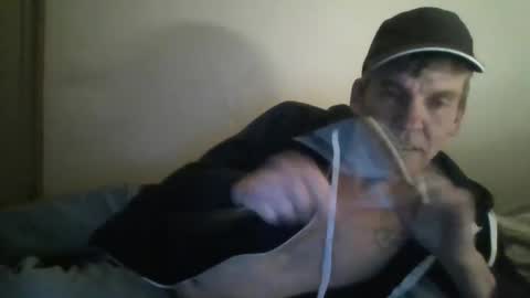 Snapshot of oneofmany66 chatting on December 17, 10:12 am Oneofmany online show from December 17, 10:12 am