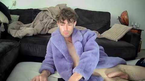 onesieboyx online show from May 5, 9:28 am