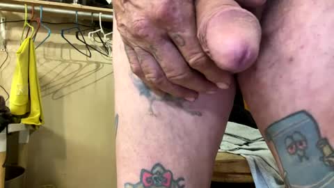 Snapshot of onesmallweenie chatting on February 21, 3:56 am onesmallweenie online show from February 21, 3:56 am