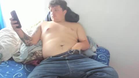 Snapshot of onewhiteboichub chatting on March 12, 8:10 pm Andres INDEPENDENT MODEL online show from March 12, 8:10 pm