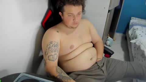 Snapshot of onewhiteboichub chatting on December 20, 3:02 am Andres INDEPENDENT MODEL online show from December 20, 3:02 am