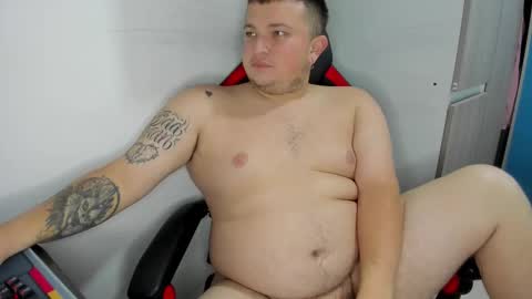 Snapshot of onewhiteboichub chatting on January 9, 3:59 pm Andres INDEPENDENT MODEL online show from January 9, 3:59 pm