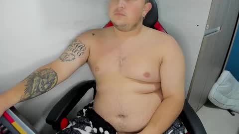 Snapshot of onewhiteboichub chatting on January 11, 1:05 pm Andres INDEPENDENT MODEL online show from January 11, 1:05 pm